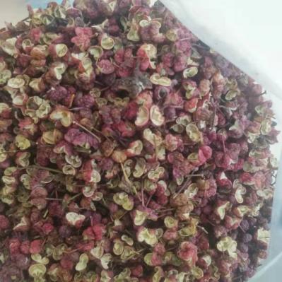 自己家种植的花椒，粒大，颜色红，籽少，味道纯正，保证一手货源，没有经过任何加工，货源充足，要多少有多少，欢迎求购